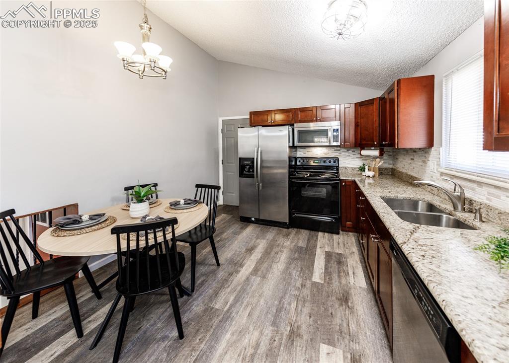 Image 11 of 35: Kitchen