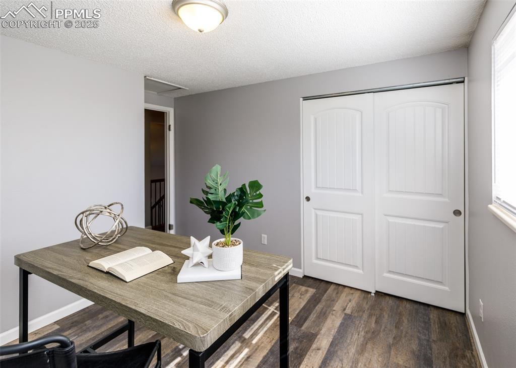 Image 20 of 35: Office