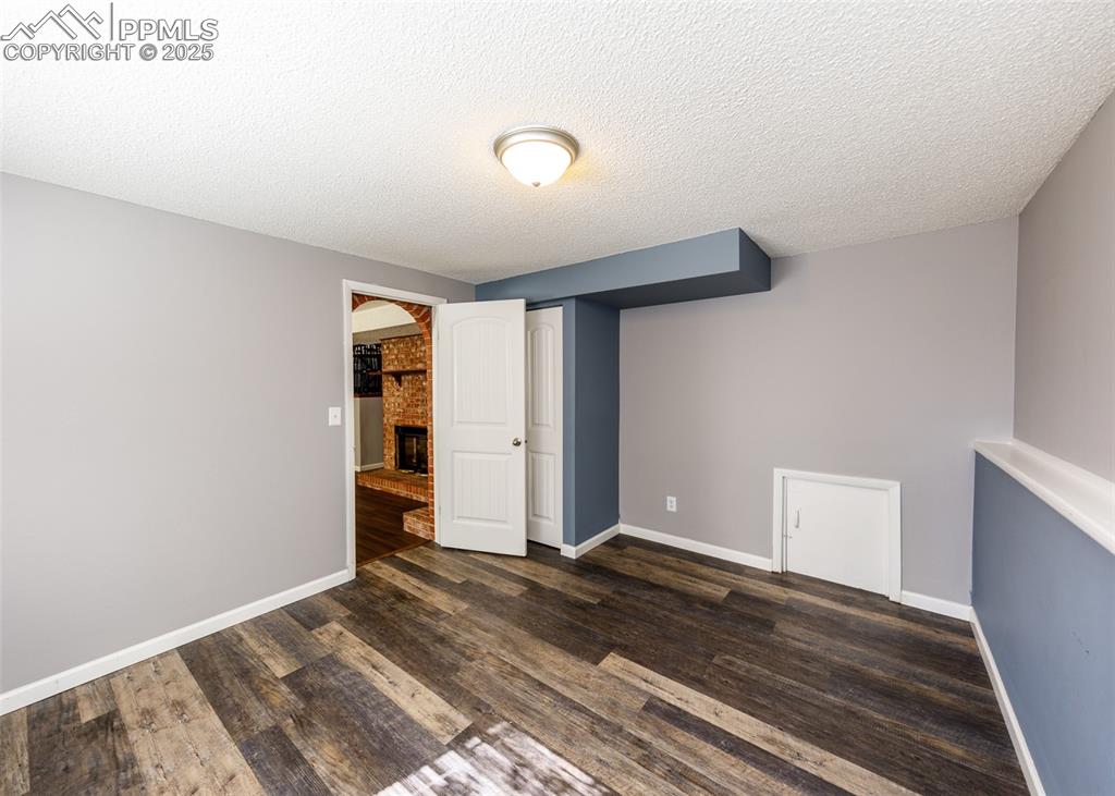 Image 27 of 35: Bedroom