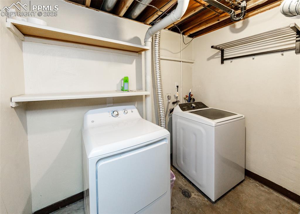 Image 30 of 35: Laundry