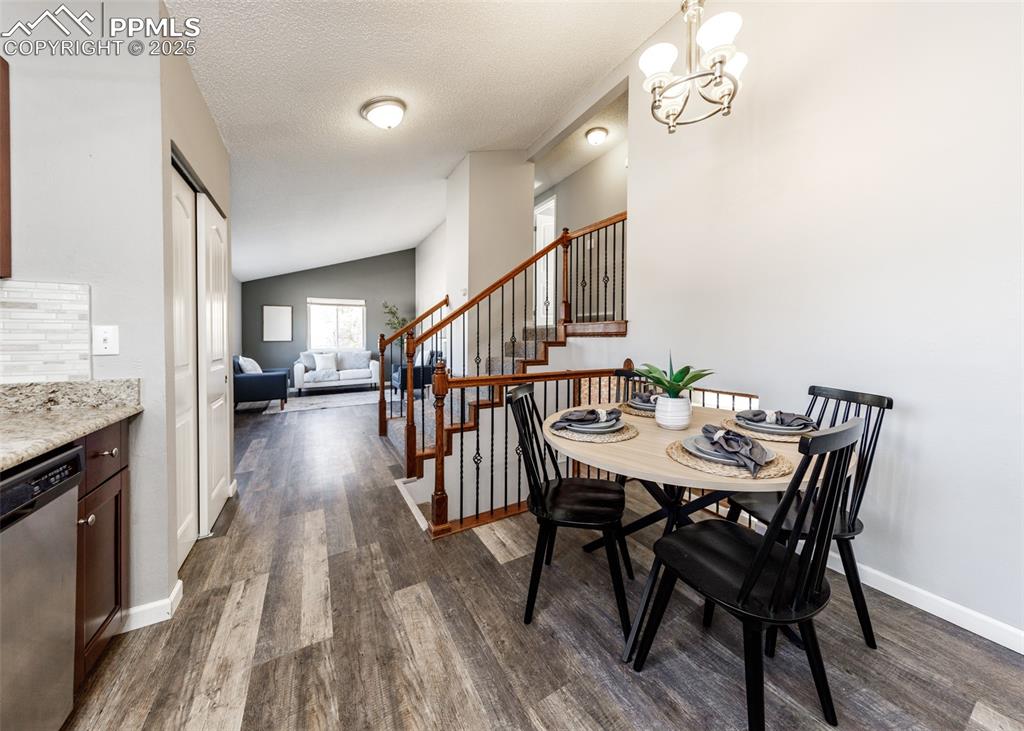 Image 6 of 35: Dining Area