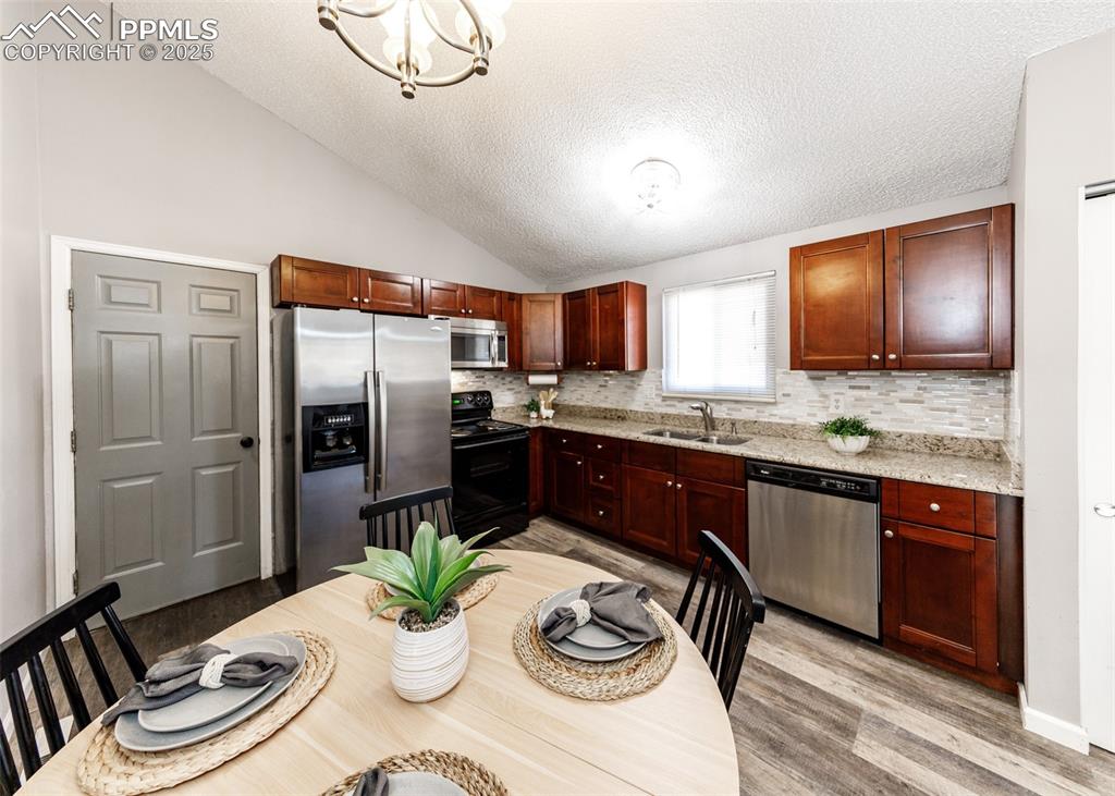 Image 9 of 35: Kitchen