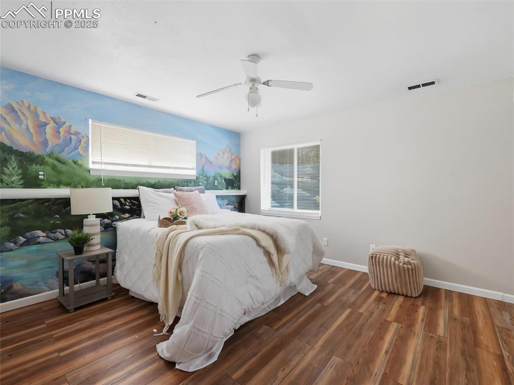 Image 10 of 27: Bedroom