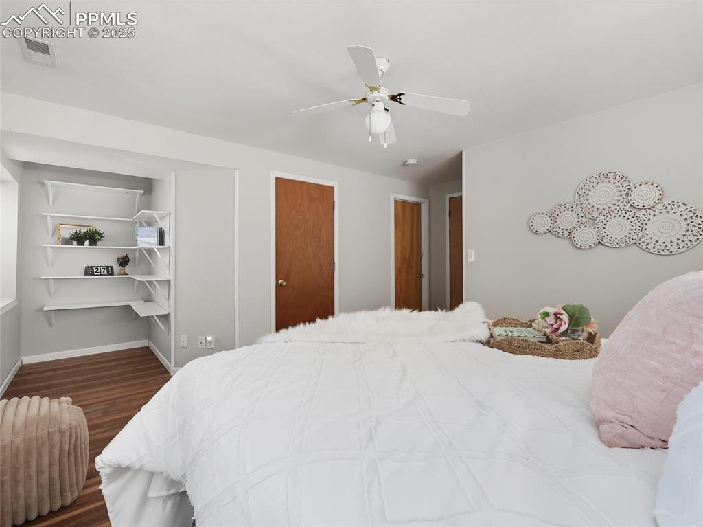 Image 12 of 27: Bedroom