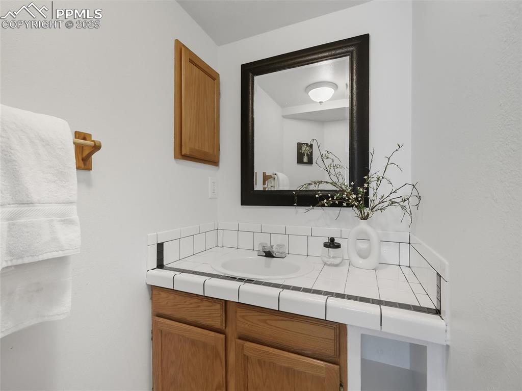 Image 13 of 27: Bathroom