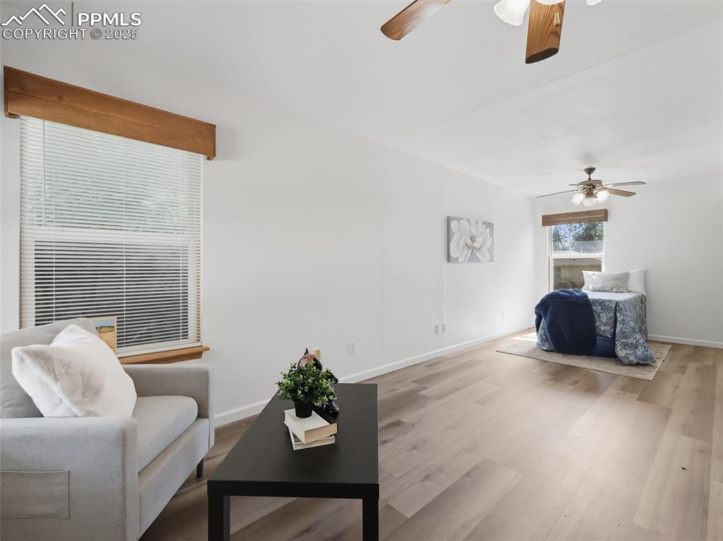 Image 16 of 27: Living Room