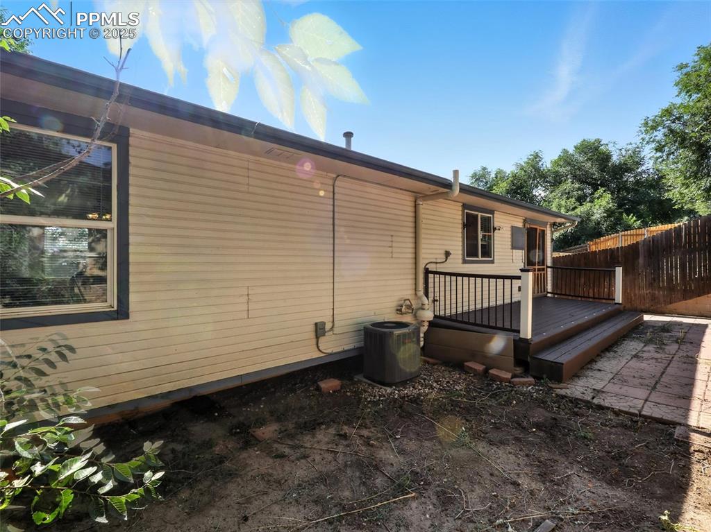 Image 23 of 27: Back of Structure