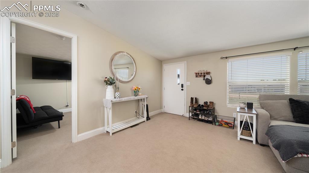 Image 16 of 22: Entry / living room