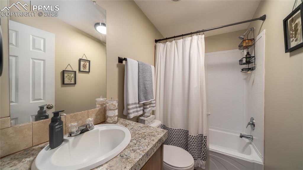 Image 17 of 22: Hall bath