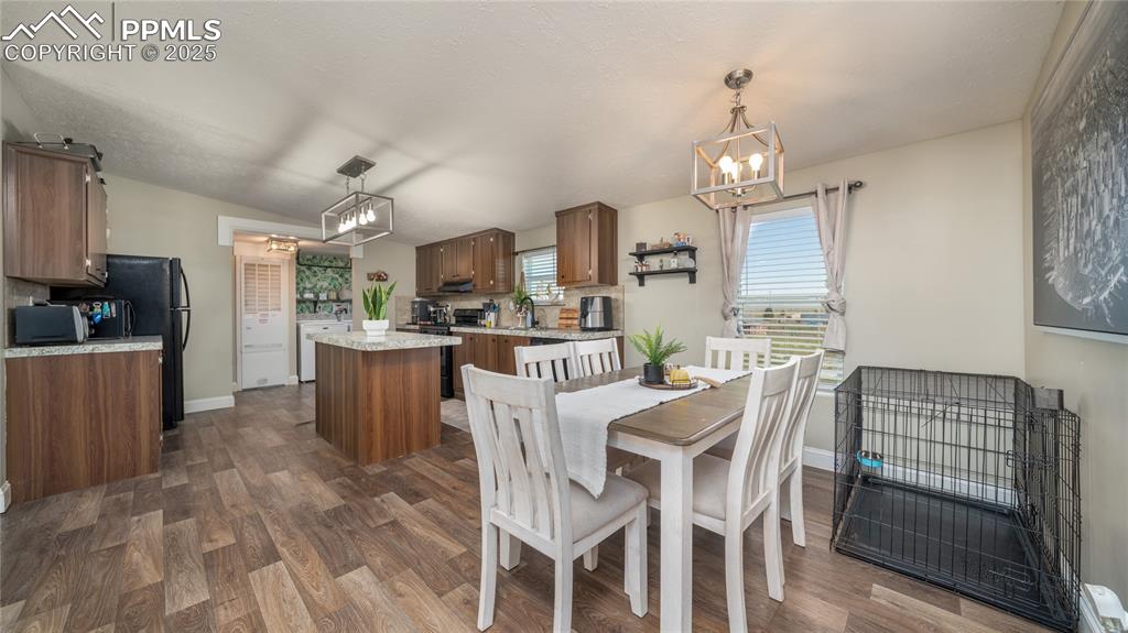 Image 6 of 22: Dining, kitchen