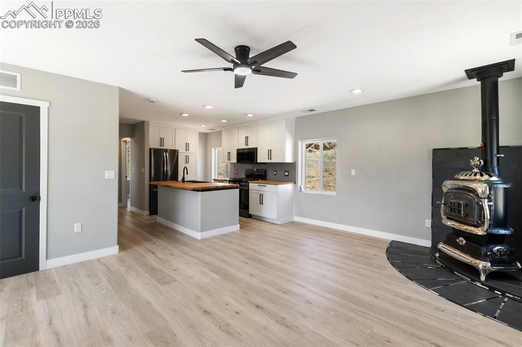 Image 11 of 44: Living Room