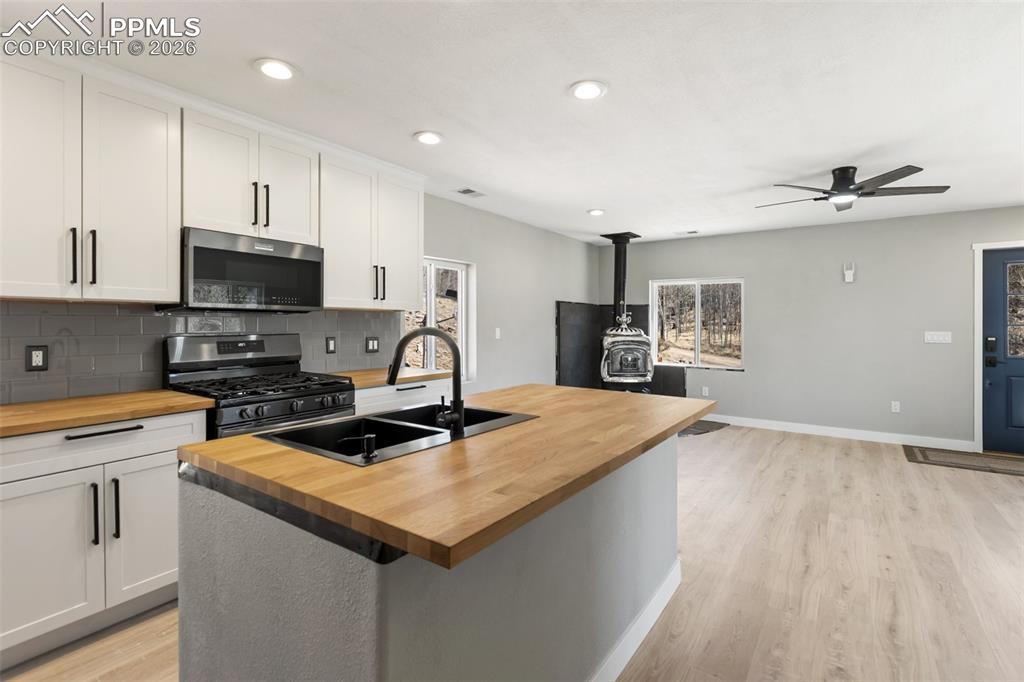 Image 13 of 44: Kitchen