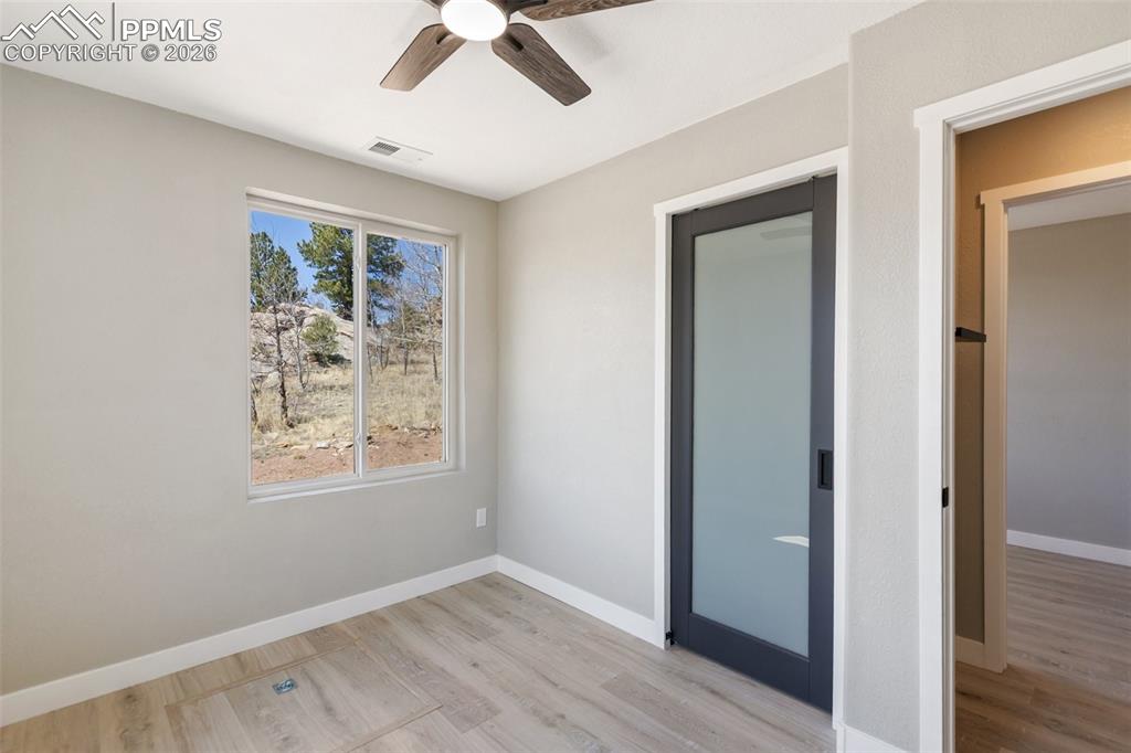 Image 25 of 44: Bedroom