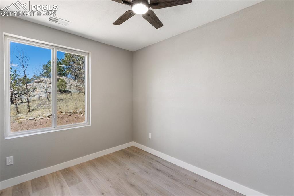 Image 28 of 44: Bedroom