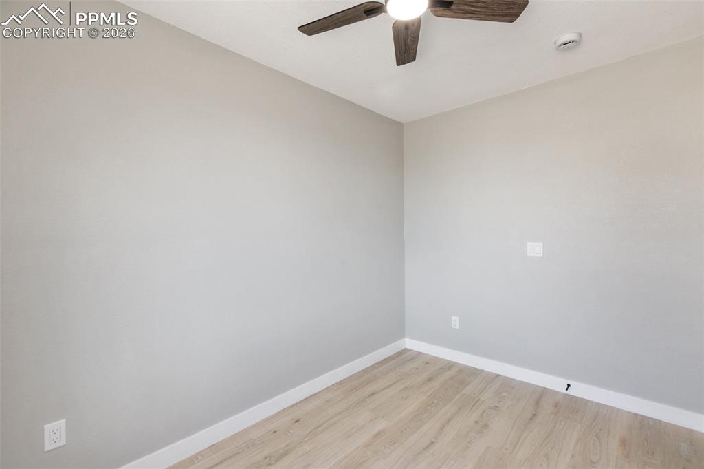 Image 31 of 44: Bedroom