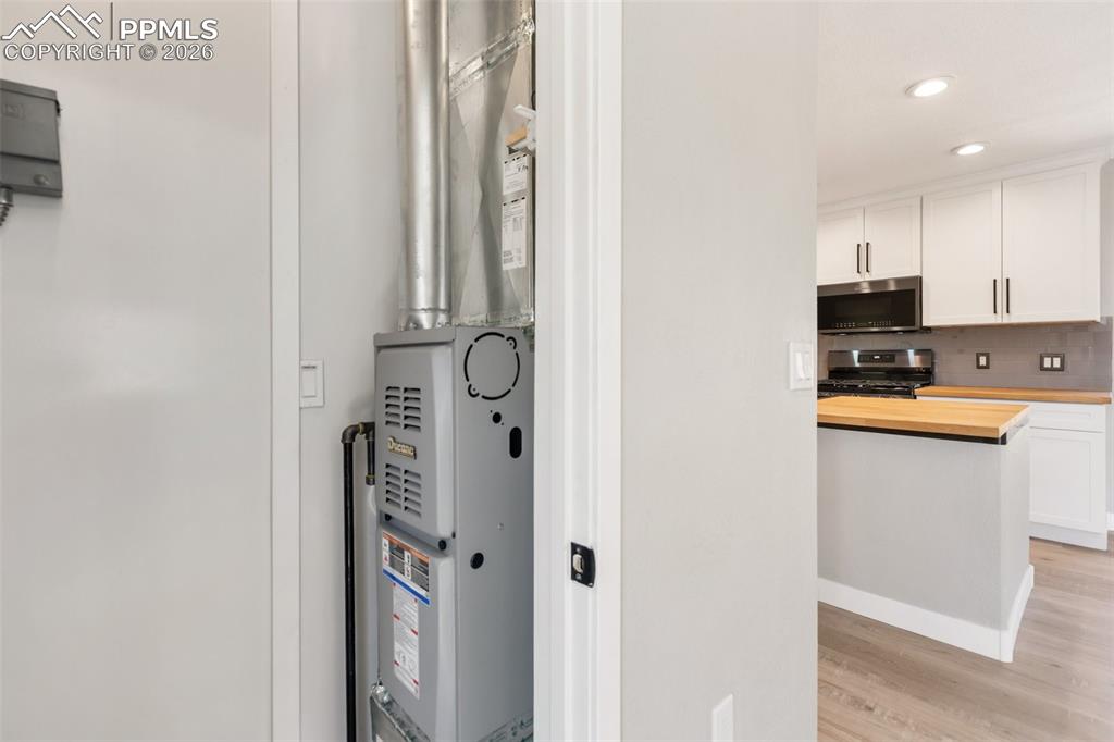 Image 32 of 44: Utility Room