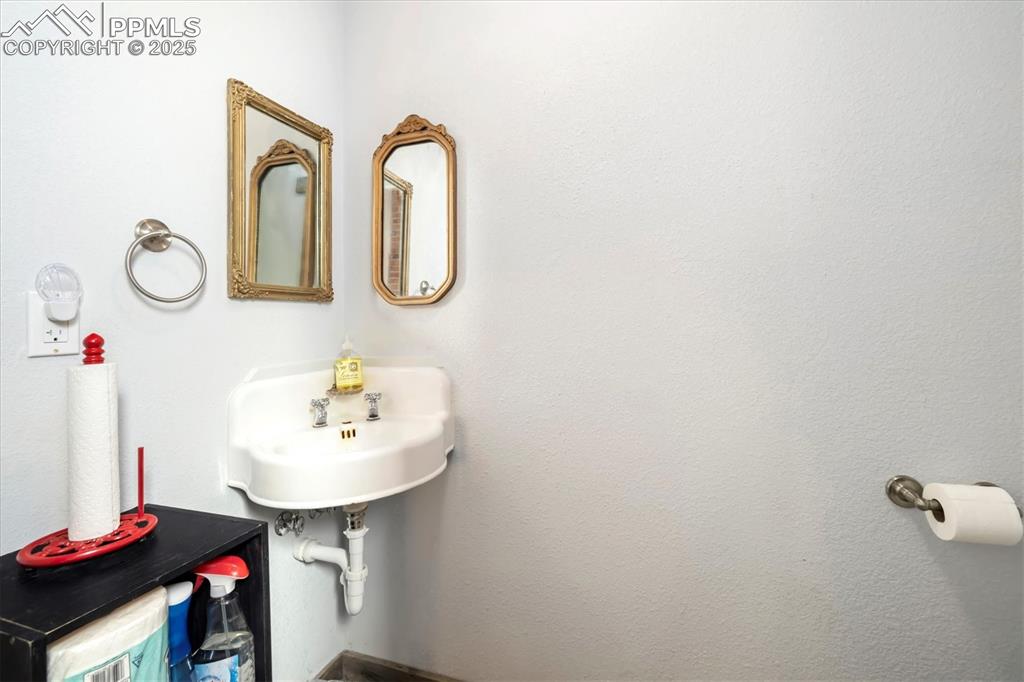 Image 11 of 43: Unit 314