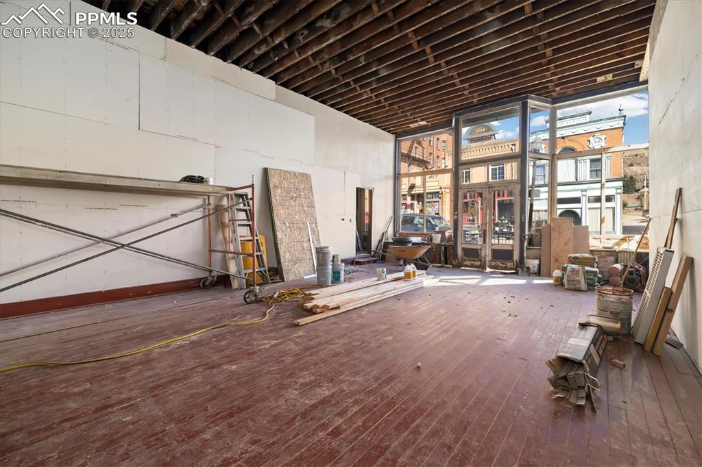 Image 22 of 43: Unit 310