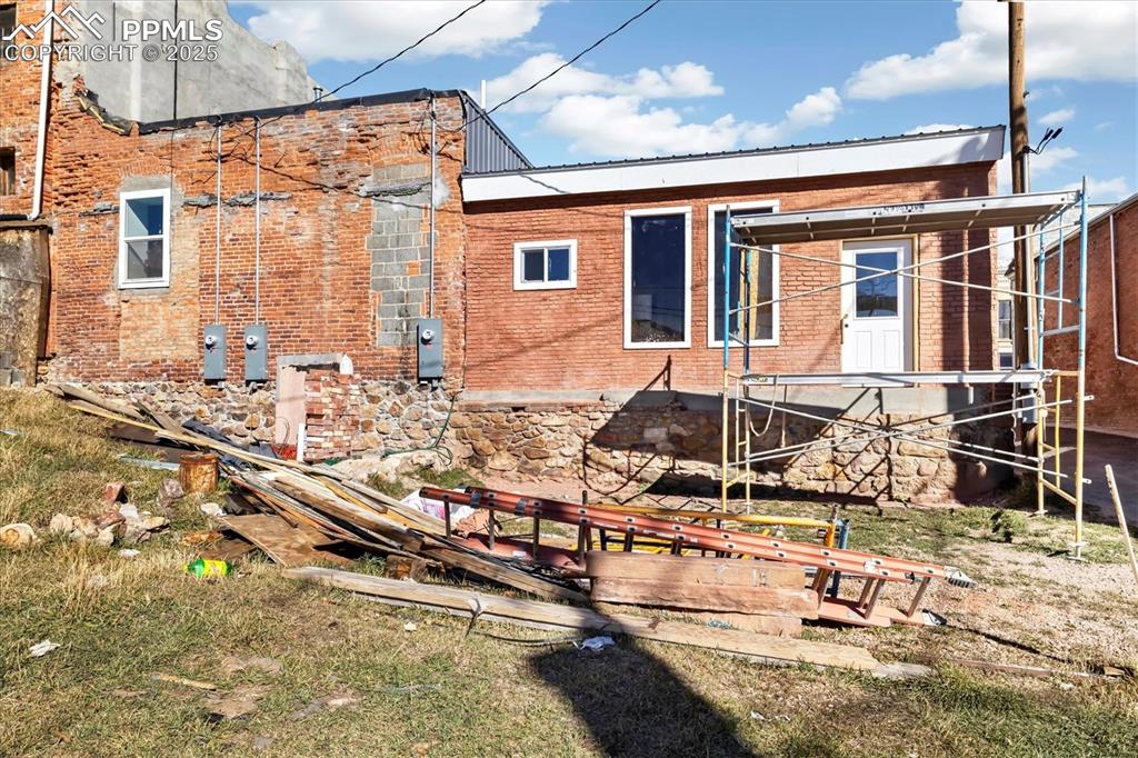 Image 32 of 43: Back of Structure