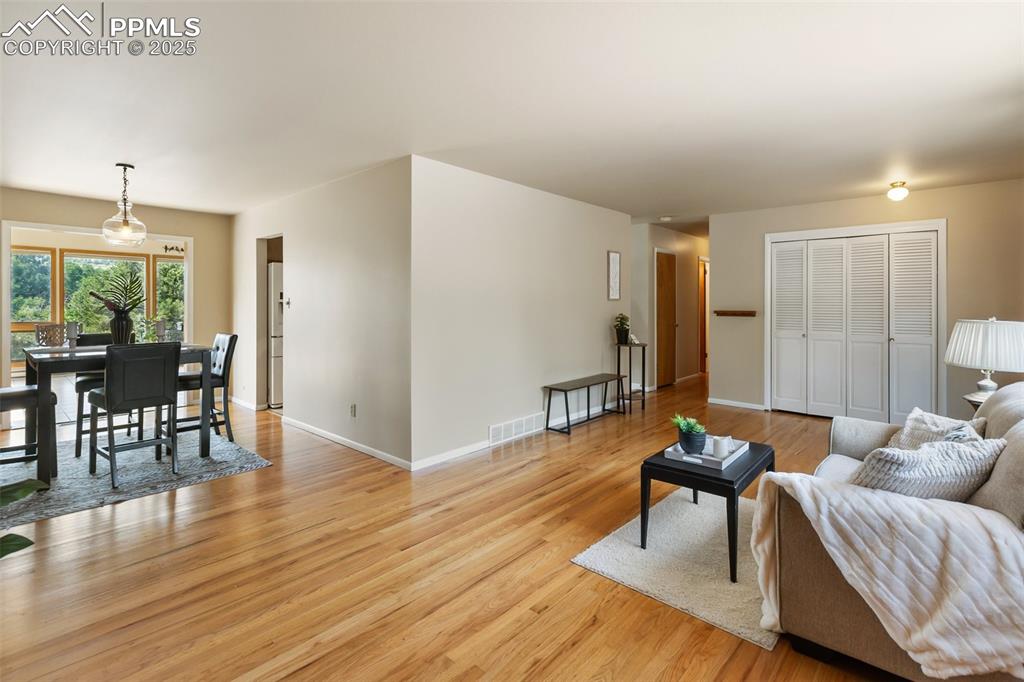 Image 18 of 49: Living Room
