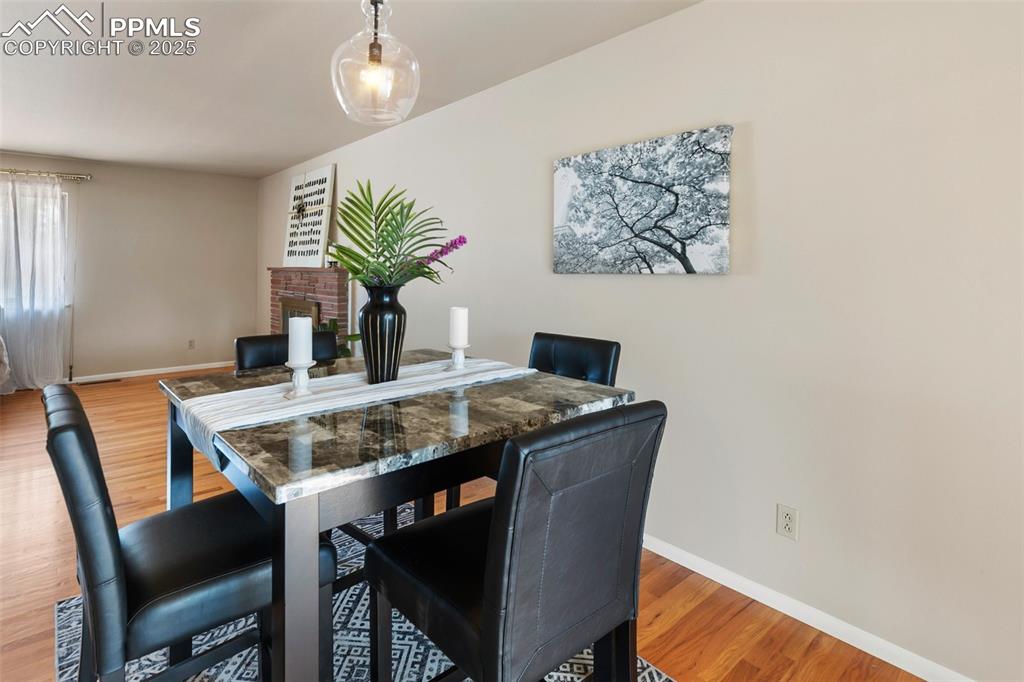 Image 21 of 49: Dining Area
