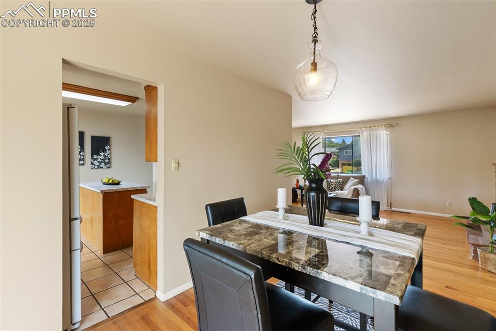 Image 22 of 49: Dining Area