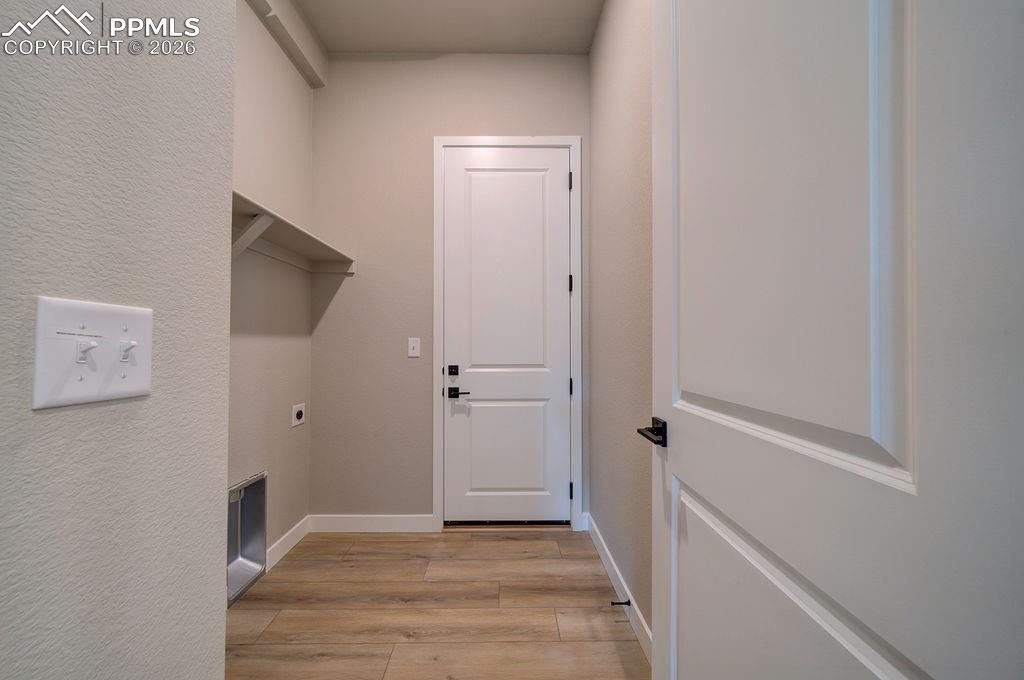 Image 23 of 37: Laundry