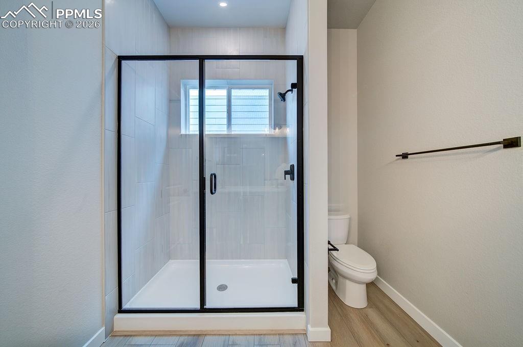 Image 33 of 37: Bathroom