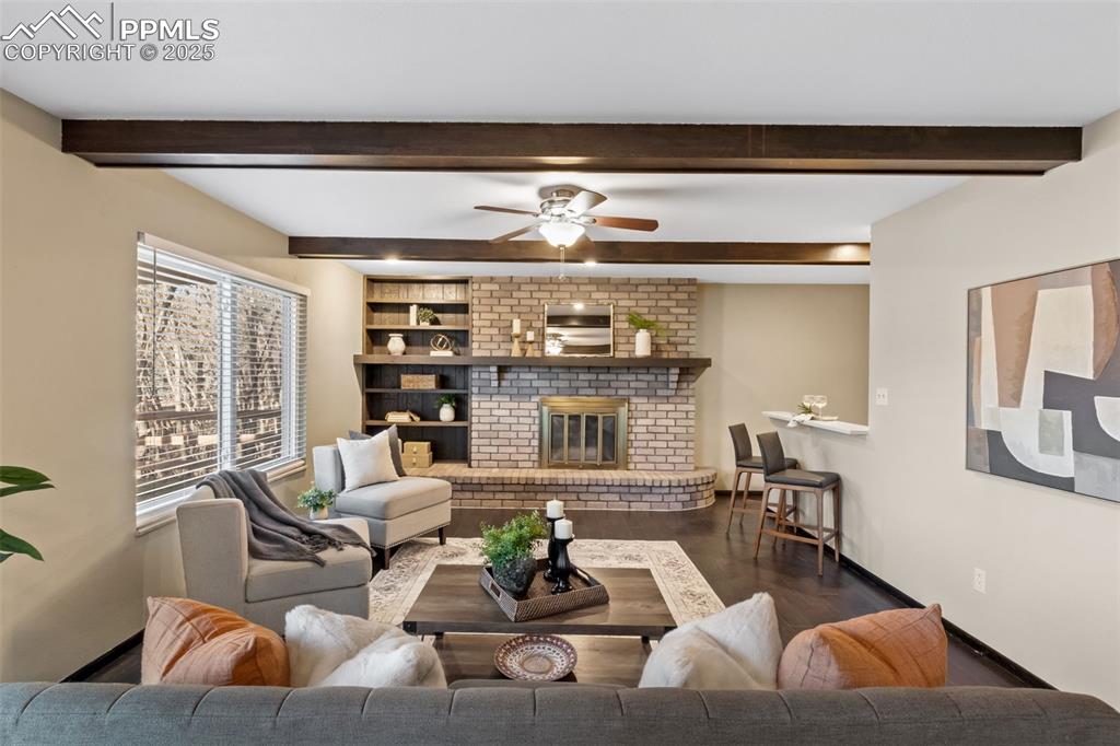 Image 10 of 40: Living Room