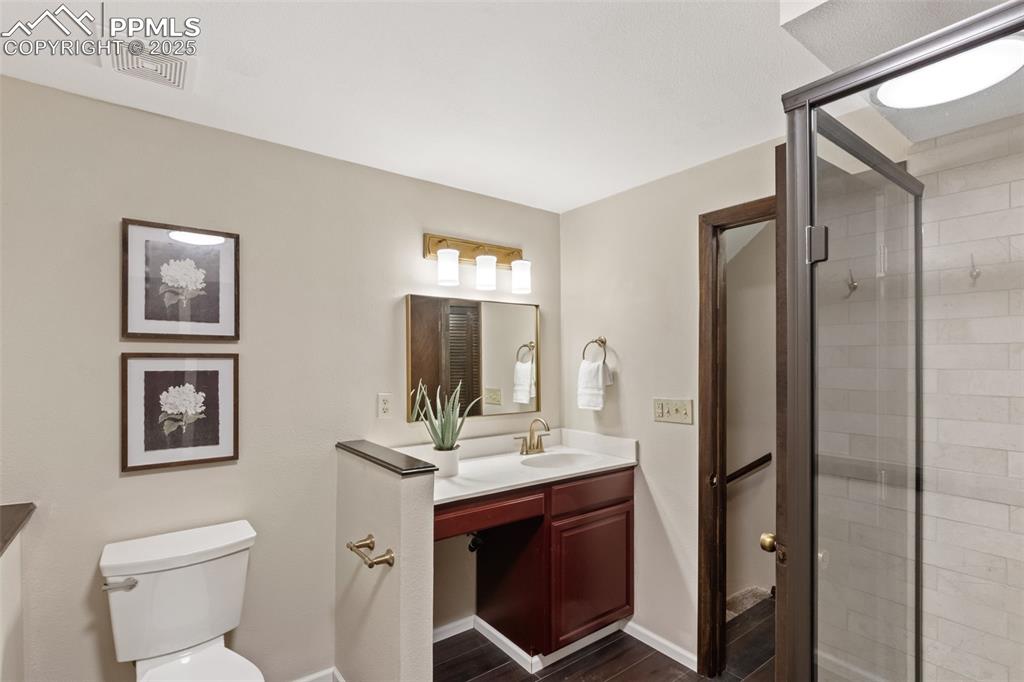 Image 29 of 40: Bathroom