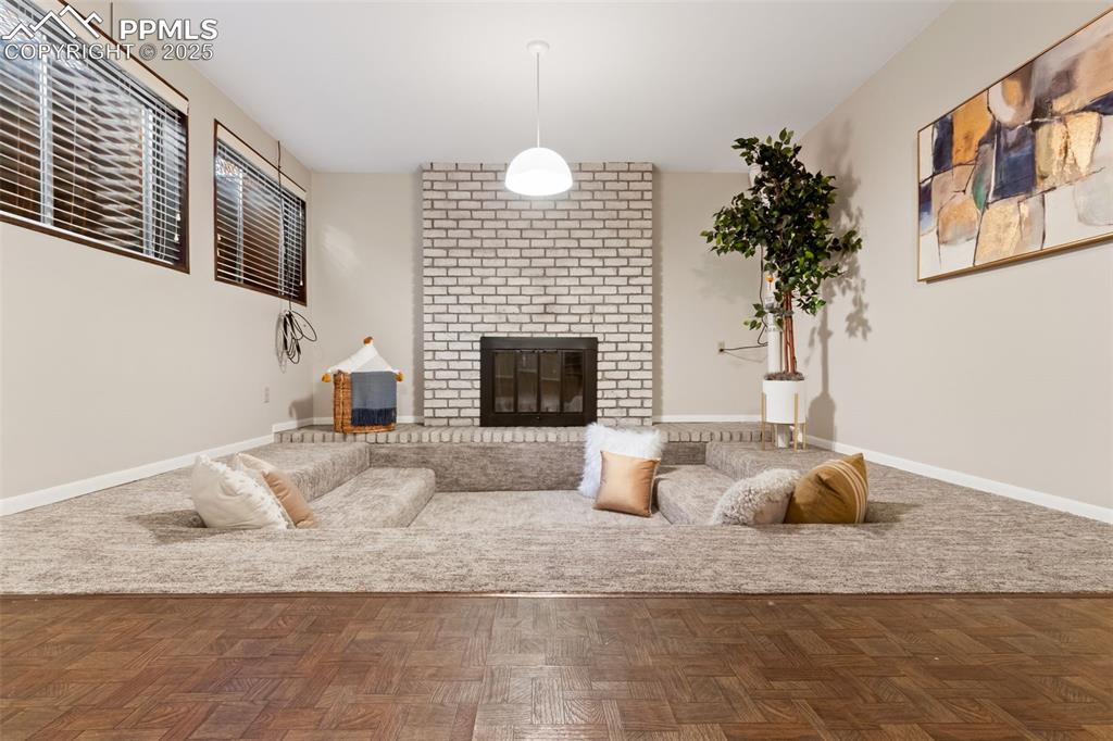 Image 31 of 40: Living Room