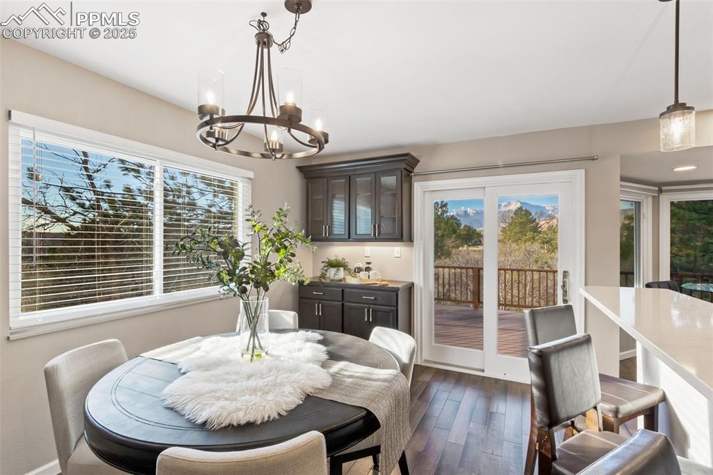 Image 5 of 40: Dining Area