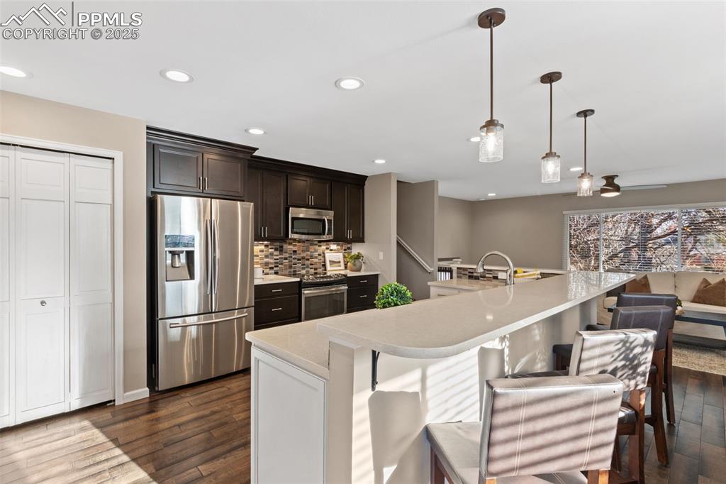 Image 7 of 40: Kitchen