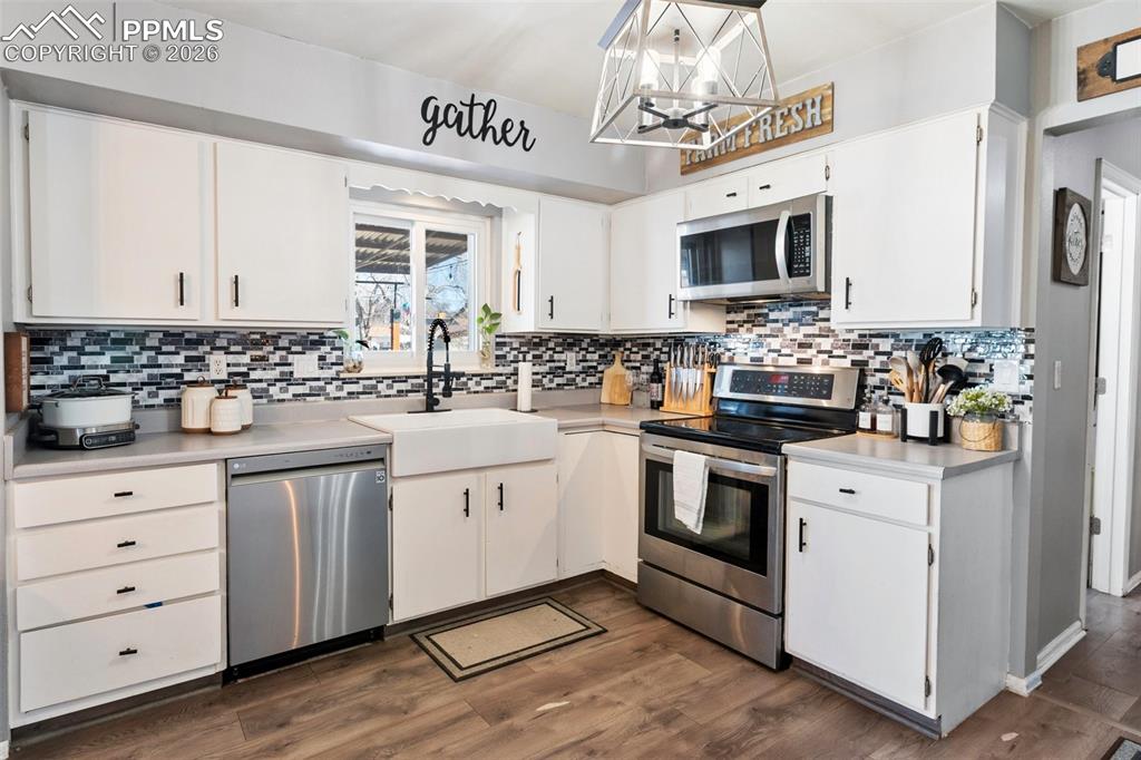 Image 10 of 36: Kitchen