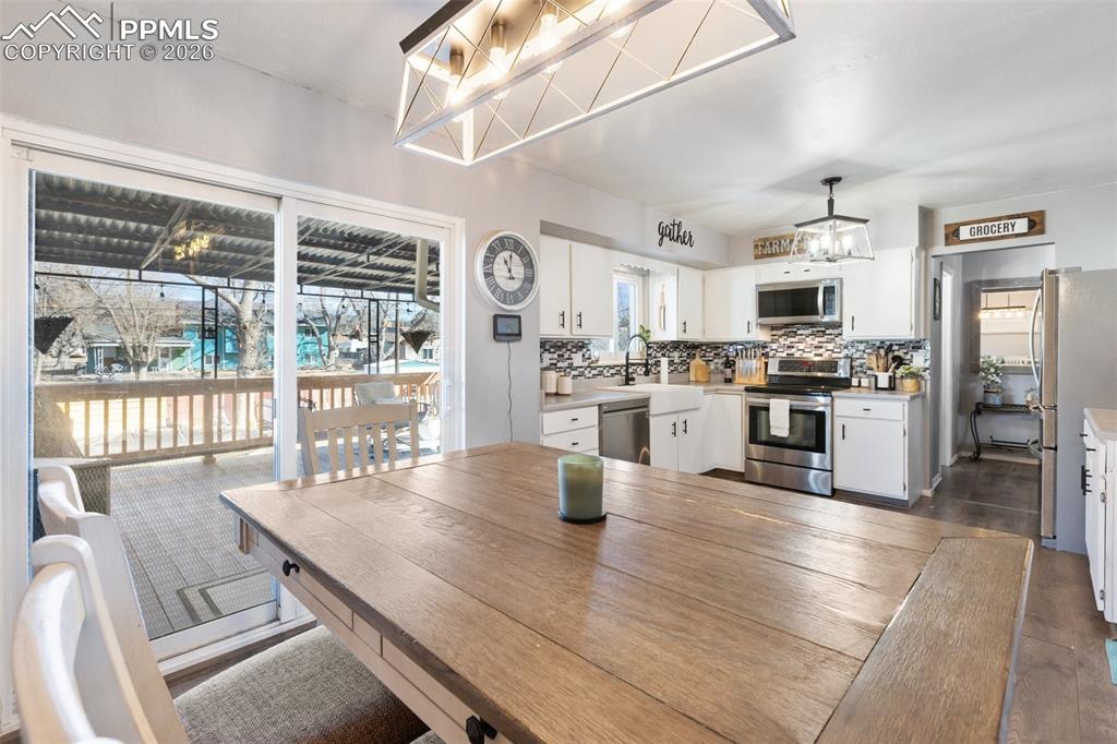 Image 12 of 36: Dining Area