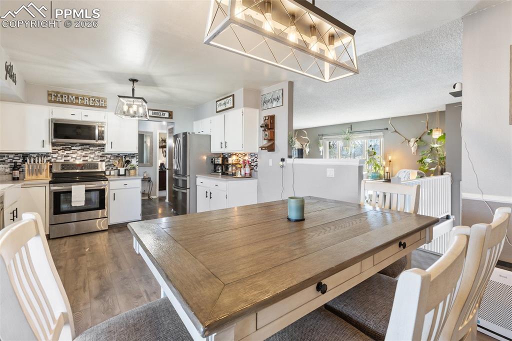 Image 13 of 36: Dining Area