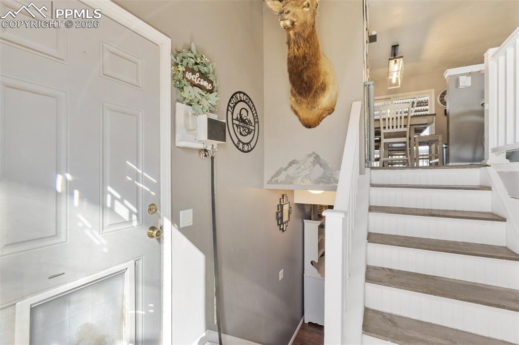 Image 21 of 36: Entrance Foyer