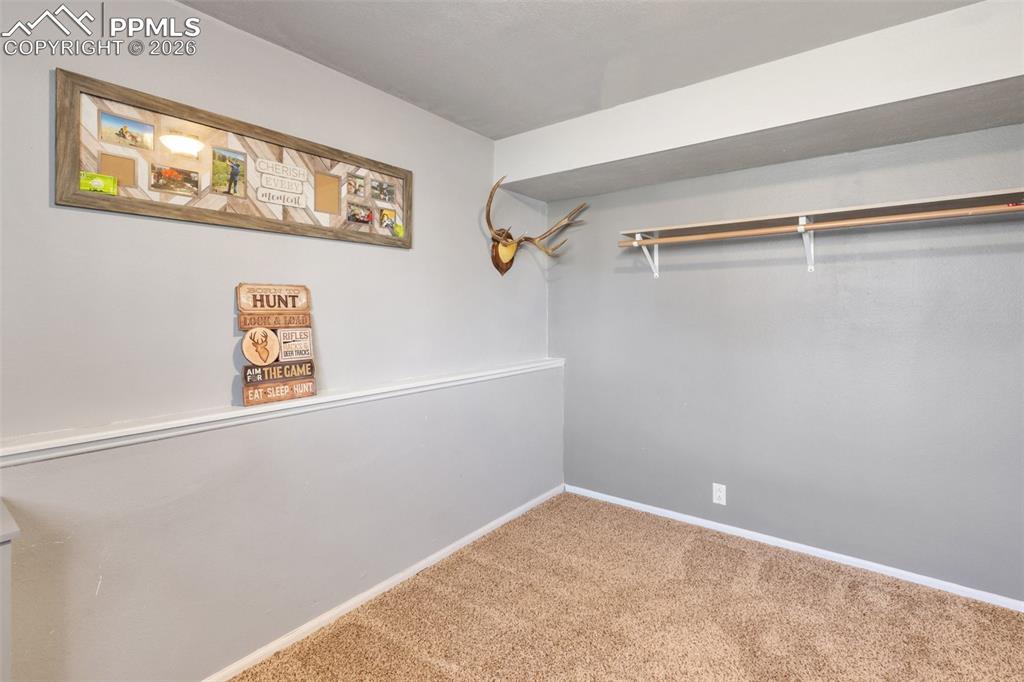 Image 29 of 36: Bedroom