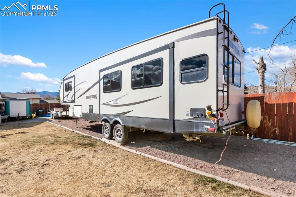 Image 32 of 36: Parking