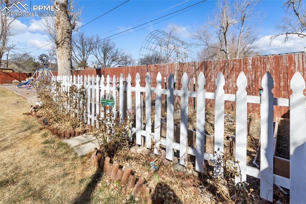 Image 35 of 36: Garden