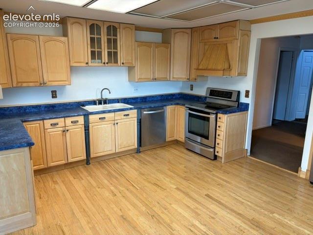 Image 14 of 31: Kitchen