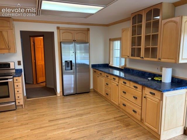 Image 15 of 31: Kitchen
