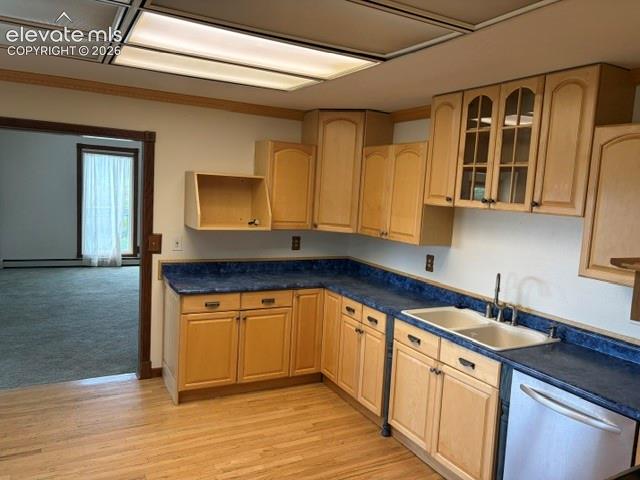 Image 16 of 31: Kitchen