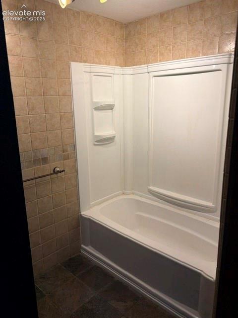 Image 24 of 31: Bathroom