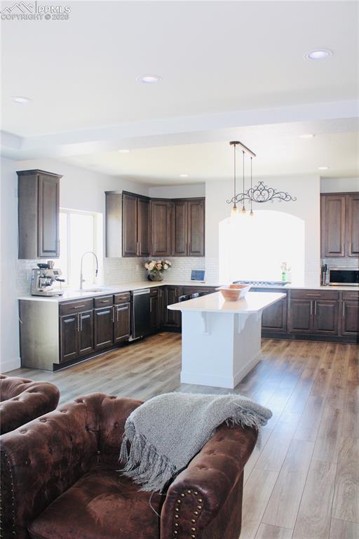 Image 11 of 30: Kitchen
