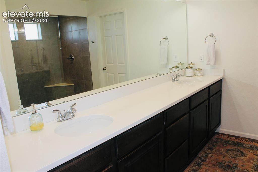 Image 18 of 30: Bathroom