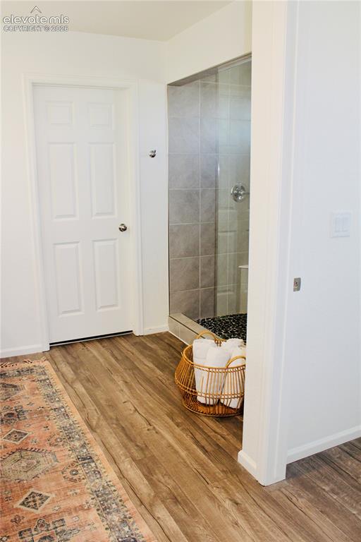 Image 19 of 30: Bathroom