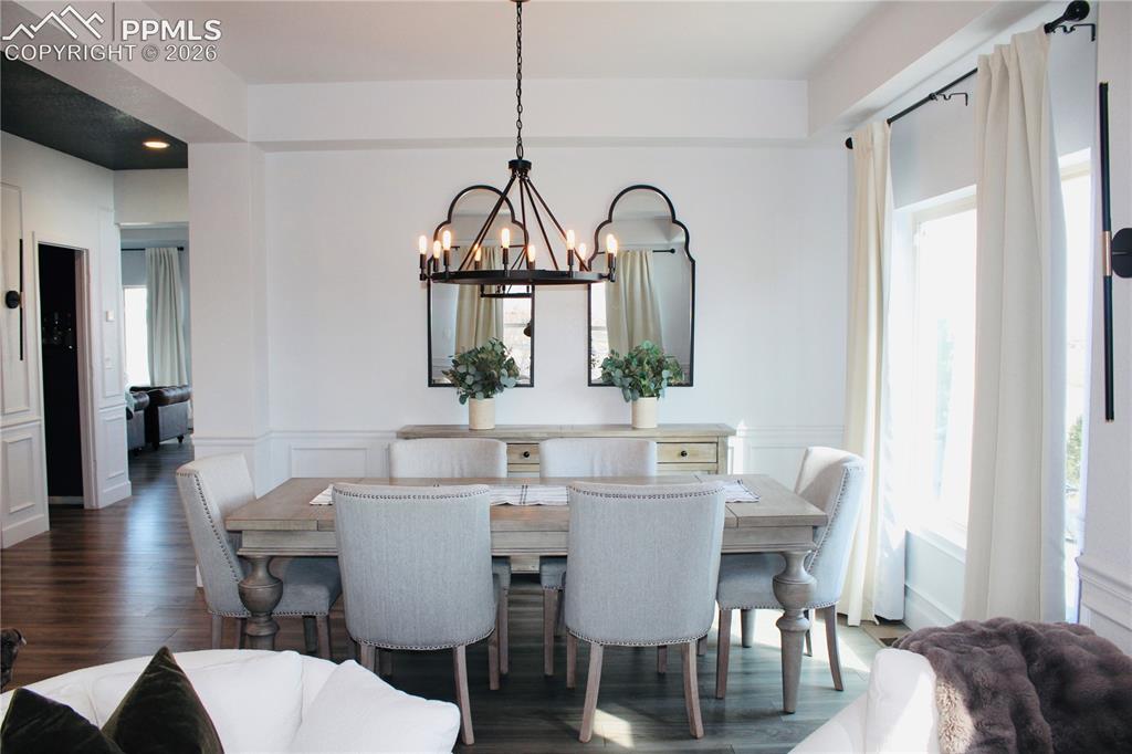Image 4 of 30: Dining Area