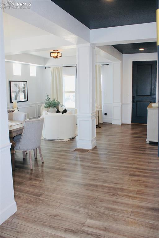 Image 5 of 30: Dining Area