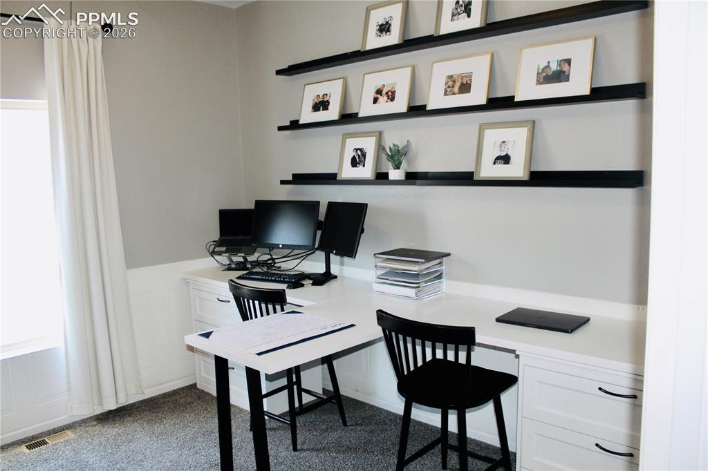 Image 8 of 30: Office